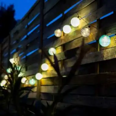 Guirled – Wasserdichte & solarbetriebene Lichterkette –  Flocon Wasserdichte & solarbetriebene Lichterkette für den Außenbereich mit LED-Kugeln