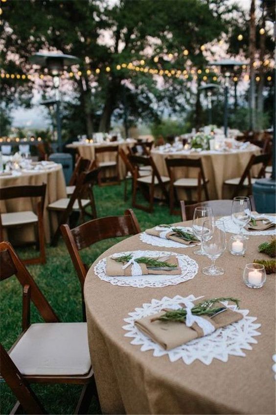 Girlanden Hochzeit Tische