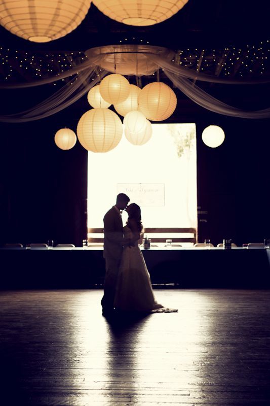 Girlanden Hochzeit Saal