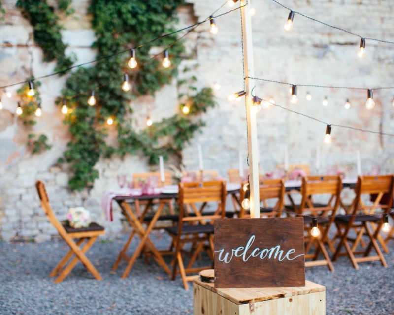 Installation lumineuse et décoration pour un mariage