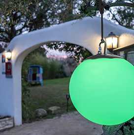  Grâcieuse : Éclairage 360 ° sans zone d’ombre