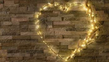 La guirlande lumineuse : le cadeau parfait pour une Saint Valentin réussie