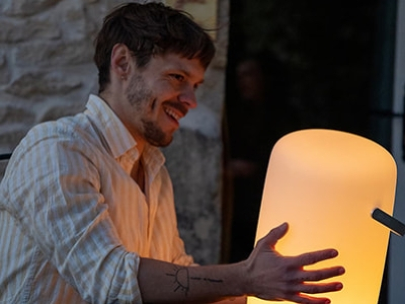 5 raisons de choisir une Lampe Nomade Solaire cet été